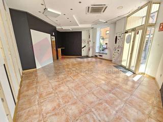Local Comercial en Avenida Pérez Galdós 74