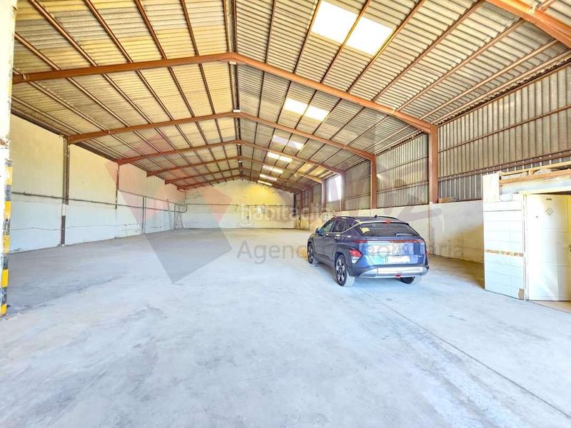 Foto d6205f68-467d-462e-aa46-e00997cb9e3b. Rent industrial building in Navarrete