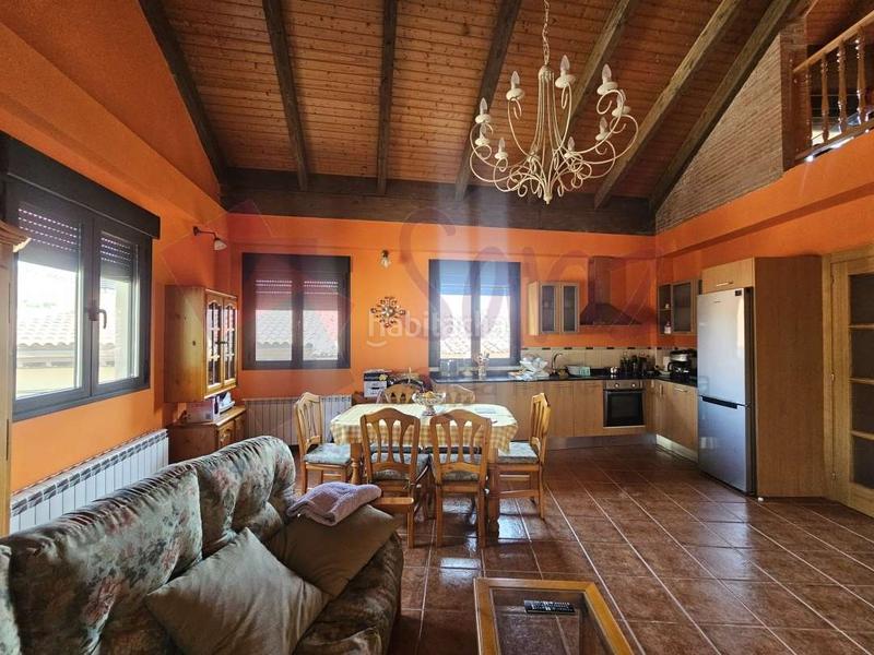 Foto 92ef3b9d-ea5a-4a55-8042-e700fd915c0e. Chalet avec chauffage parking dans Matute