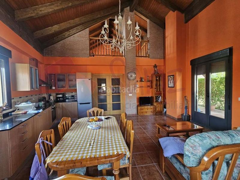 Foto df51510f-1443-48dc-a217-82dc71e79506. Chalet avec chauffage parking dans Matute