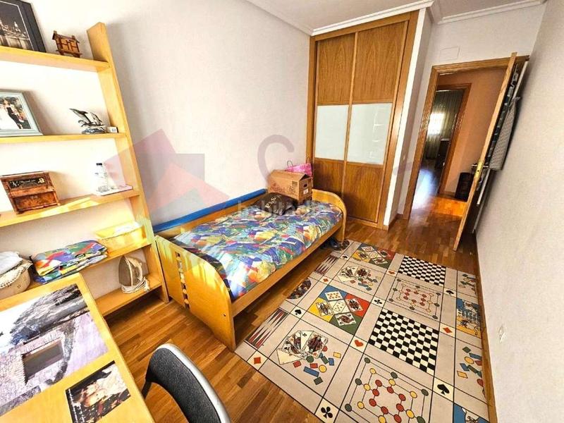 Foto f2cfc6eb-f813-4060-a812-51a3c5fb072a. Piso oportunidad en sanz. vivienda en plaza martínez flamarique en Logroño