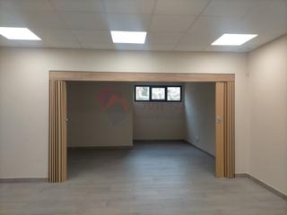 Location Local commercial  Santa lucia kalea. Local en alquiler en oyón, entero ó por oficinas