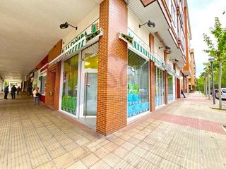 Rent Business premise in Avenida club deportivo 86. Local totalmente preparado