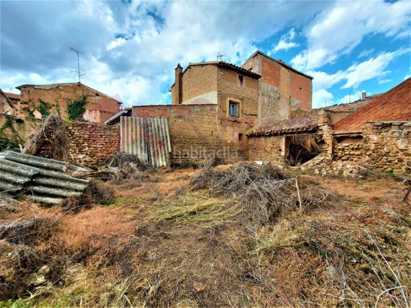 Foto f02afe52-400a-41bb-8873-22bb19cac2d6. Casa amb aparcament a Redal (El)