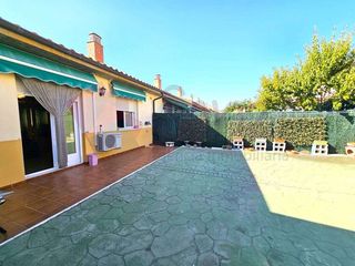 Maison jumelée  Calle 19 de mayo. Exclusiva en sanz. adosado con jardínporche y cochera en galilea