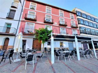Edifici a Nalda. En venta edificio de 3 plantas con bar