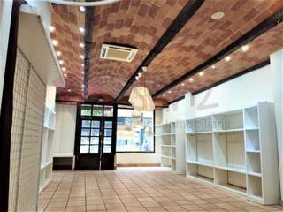 Location Local commercial  Avenida gonzalo de berceo. Local en gonzalo de berceo