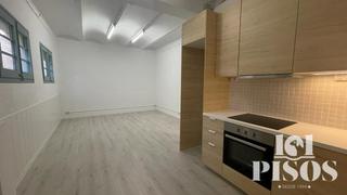 Miete Büro  Pous. Localoficina en alquiler, recién reformado, cerca de la estación