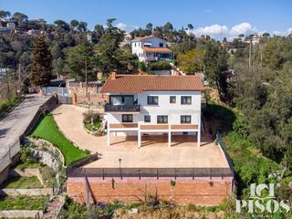 Chalet à La Floresta. Chalet en sant cugat del vallès la floresta , con 420 m2  7 habi
