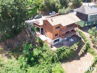 Chalet in La Floresta. Impresionante vivienda de obra vista situada en la floresta sant