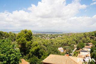 Xalet a La Floresta. Impresionante vivienda de obra vista situada en la floresta sant
