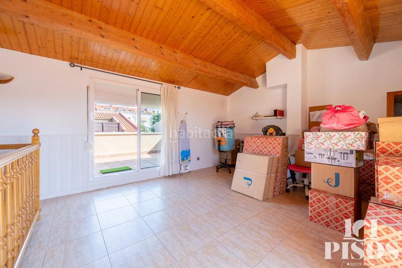 Foto 0d4171b2-ce32-47c2-99c0-4dacdc31146c. Casa adossada amb calefacció aparcament a Ca n´Oriol Rubí