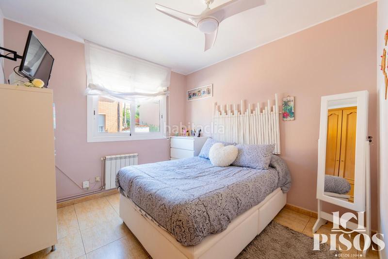 Foto 4b7ca118-f1e3-42c2-908e-abbb0d2e1b70. Casa adossada amb calefacció aparcament a Ca n´Oriol Rubí