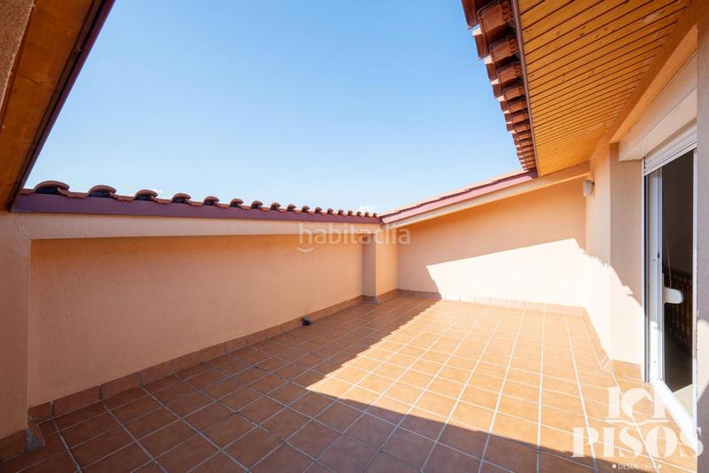 Foto b0183a0a-9f5e-46eb-bc55-62ddb6a2b0d3. Casa adossada amb calefacció aparcament a Ca n´Oriol Rubí