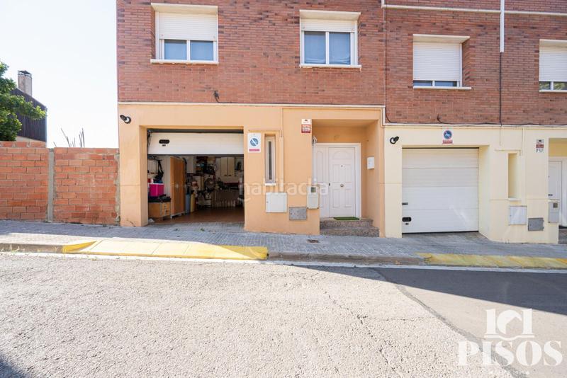 Foto d09cdf94-8654-4944-b245-905c5f25de91. Casa adossada amb calefacció aparcament a Ca n´Oriol Rubí