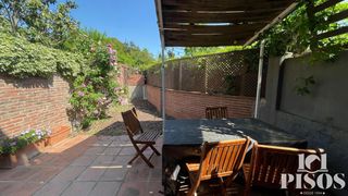 Lloguer Casa adossada  Villa. Se alquila casa de pueblo adosada, situada a tan solo 2 minutos