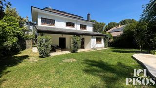 Location Maison  Olabarria. Bonita casa pareada en alquiler, cerca de la estación de sant cu