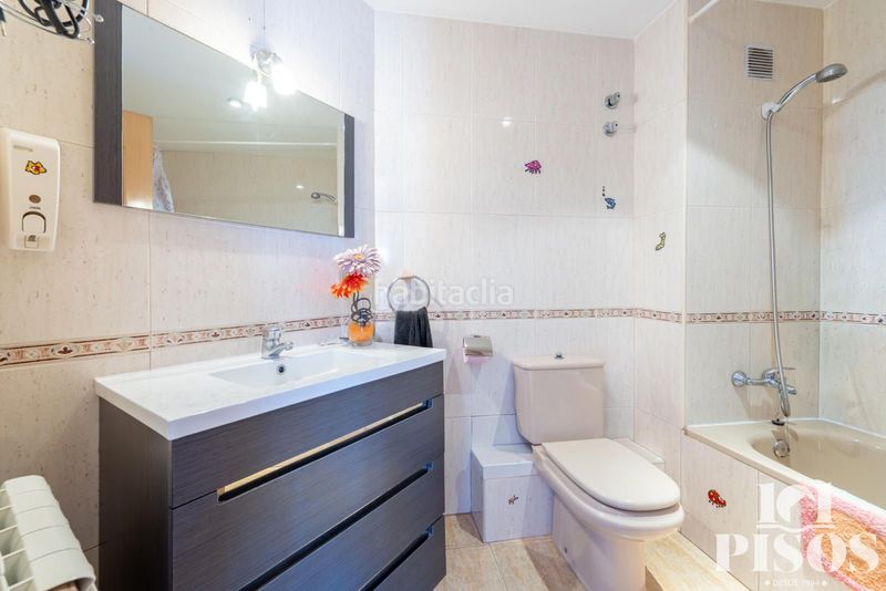 Foto a7682874-1369-4634-aab8-74744e8ae31c. Casa adossada amb calefacció aparcament a Ca n´Oriol Rubí