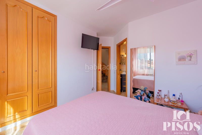 Foto c5a574d3-a7ee-48b0-a9e6-705f84e4e6af. Casa adossada amb calefacció aparcament a Ca n´Oriol Rubí
