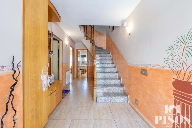 Foto ed9fae21-cfd2-4165-a3b9-20f117bb3738. Casa adossada amb calefacció aparcament a Ca n´Oriol Rubí
