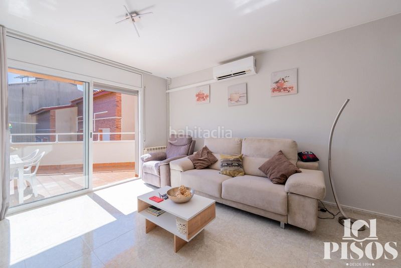 Foto 4a24127d-590a-4c42-b6f9-ca3fd0f231d5. Casa adossada amb calefacció aparcament a Ca n´Oriol Rubí