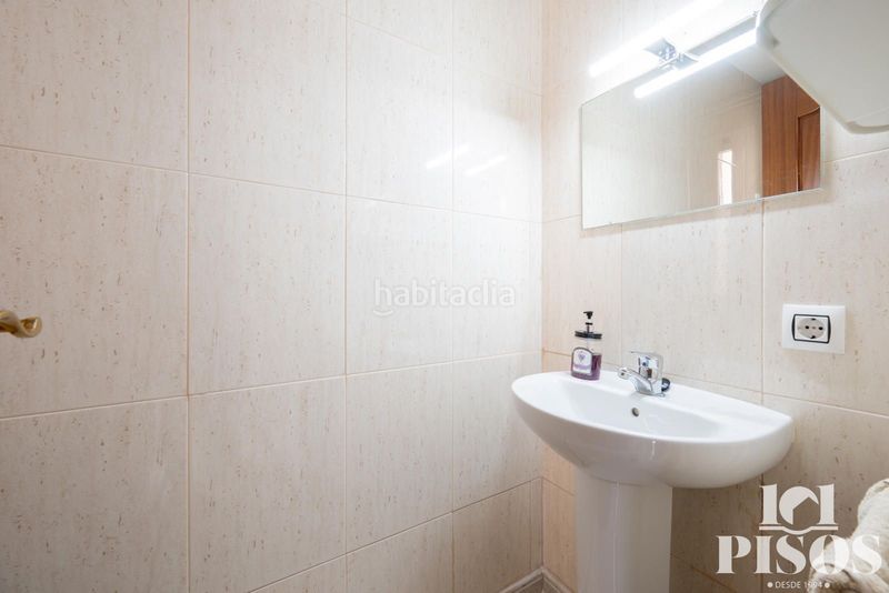 Foto aef17685-5a43-42d2-a3e1-69d5dbf6026e. Casa adossada amb calefacció aparcament a Ca n´Oriol Rubí
