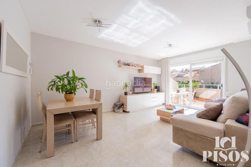 Foto c0dad1e9-4ffe-4d5d-906f-f357408305df. Casa adossada amb calefacció aparcament a Ca n´Oriol Rubí