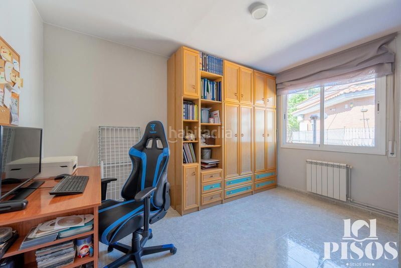 Foto eb8d095b-8469-45dd-8741-76b1e4ab78f4. Casa adossada amb calefacció aparcament a Ca n´Oriol Rubí