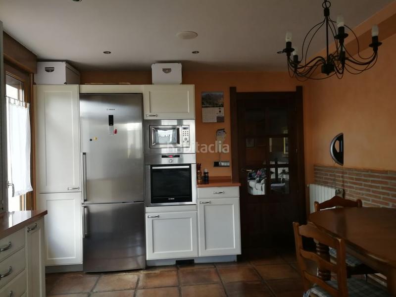 Foto ea91078a-94c2-4a2d-9740-cd880f81c247. Casa espectacular villa unifamiliar con dos viviendas independientes en Araitz