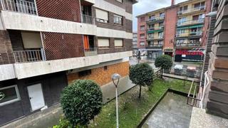 Aparcament cotxe a Villabona. Garaje doble en villabona