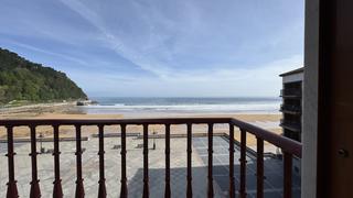 Etagenwohnung in Zarautz. Piso en prmera linea de playa con garaje y trastero