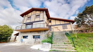 Casa en Tolosa. Preciosa villa unifamiliar con piscina