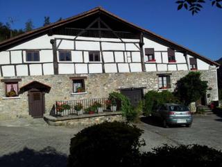 Casa aparellada a Lizartza. Preciosa bifamiliar en lizartza