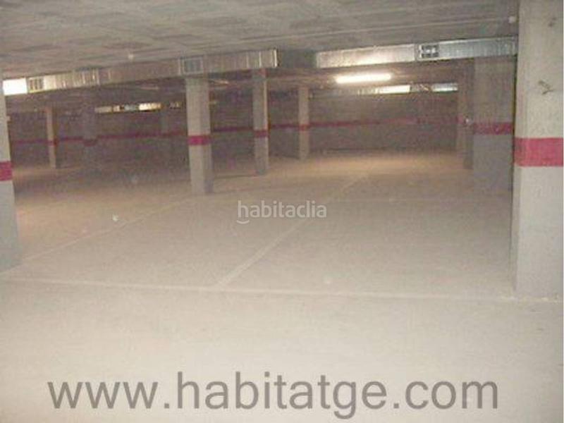 Foto c56d0ab6-f0d9-4479-9152-64f4f831c2e9. Aparcament cotxe a Caputxins-Ambulatori Vic