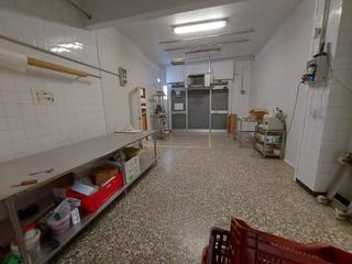 Local commercial  Torre de les pinyes. Local en venta en vic
