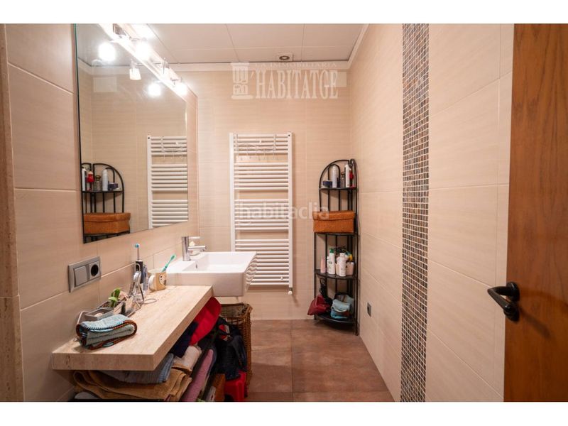 Foto 48abcba0-8967-413e-b93c-f878c9accd32. Dúplex amb calefacció a Centre Vic