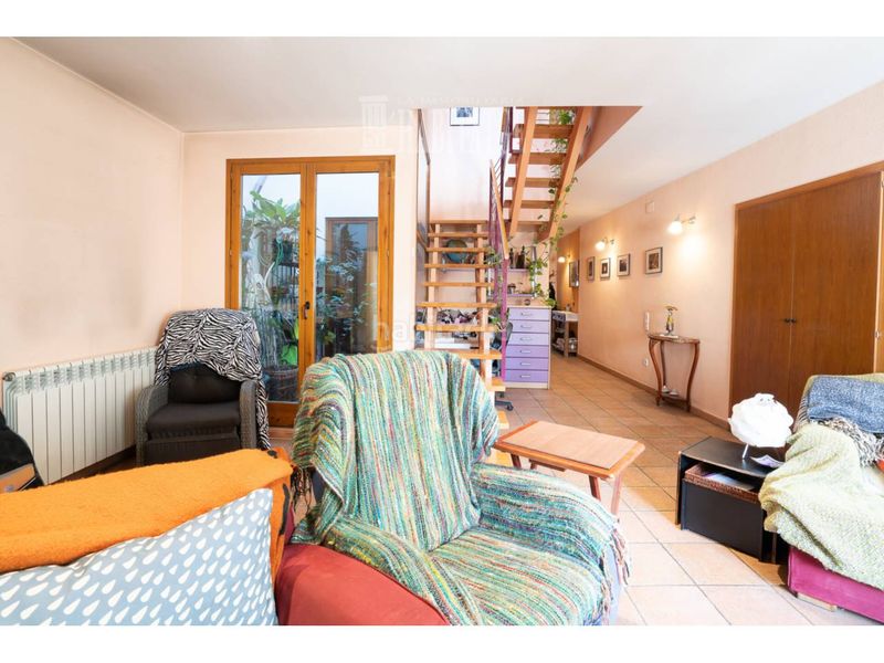 Foto f46a046d-175c-44c2-9e69-eff41e820c43. Dúplex amb calefacció a Centre Vic