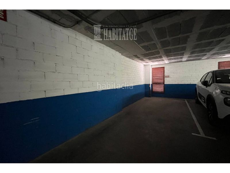 Foto 17558f88-732b-437b-85de-b4b828581f70. Aparcament cotxe a Centre Vic