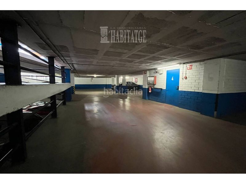 Foto 82691372-2f6d-4c04-9a82-d5b44796ba37. Aparcament cotxe a Centre Vic