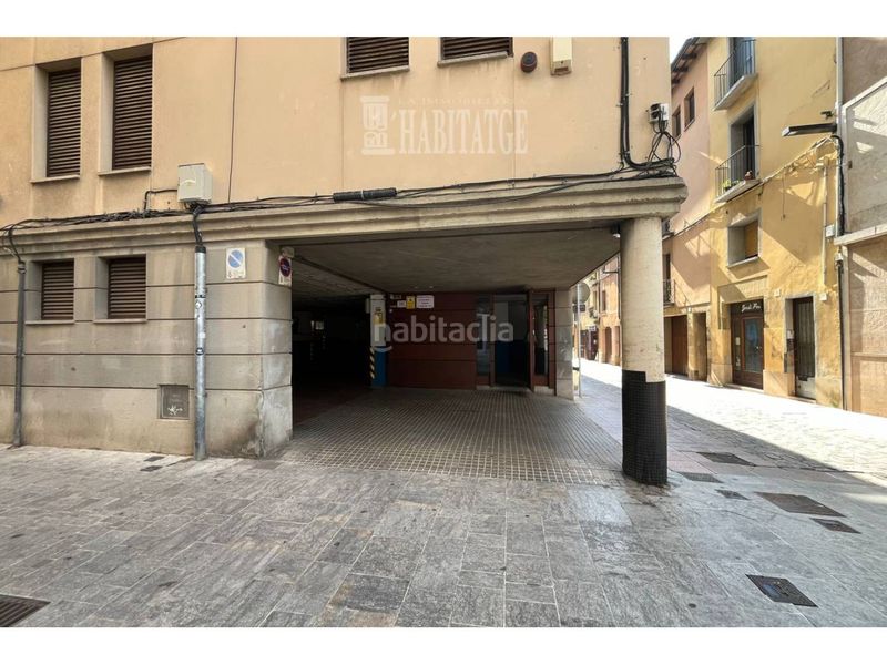 Foto c9f13e5c-053a-4f70-bab4-108fe086b5a1. Aparcament cotxe a Centre Vic