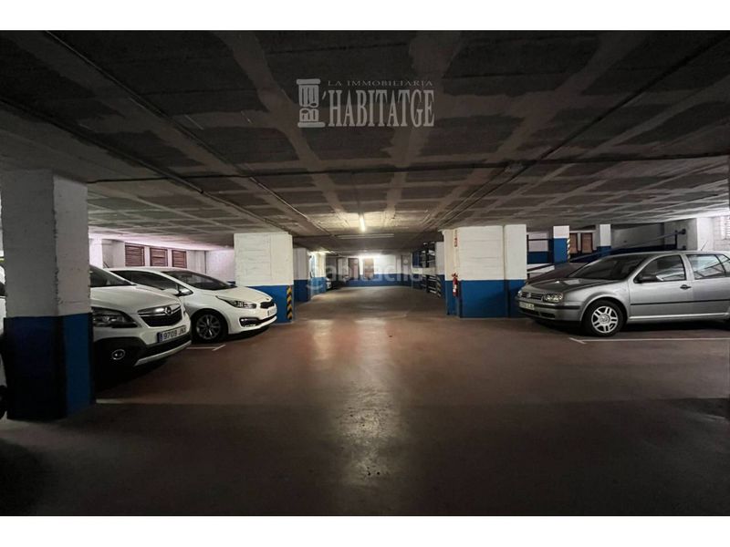 Foto da8bf948-c253-4fda-82cc-db789e03b4dd. Aparcament cotxe a Centre Vic