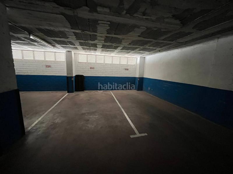 Foto 11eaa597-b1e6-4ef0-9674-ae2972c7ab2c. Parking voiture dans Centre Vic