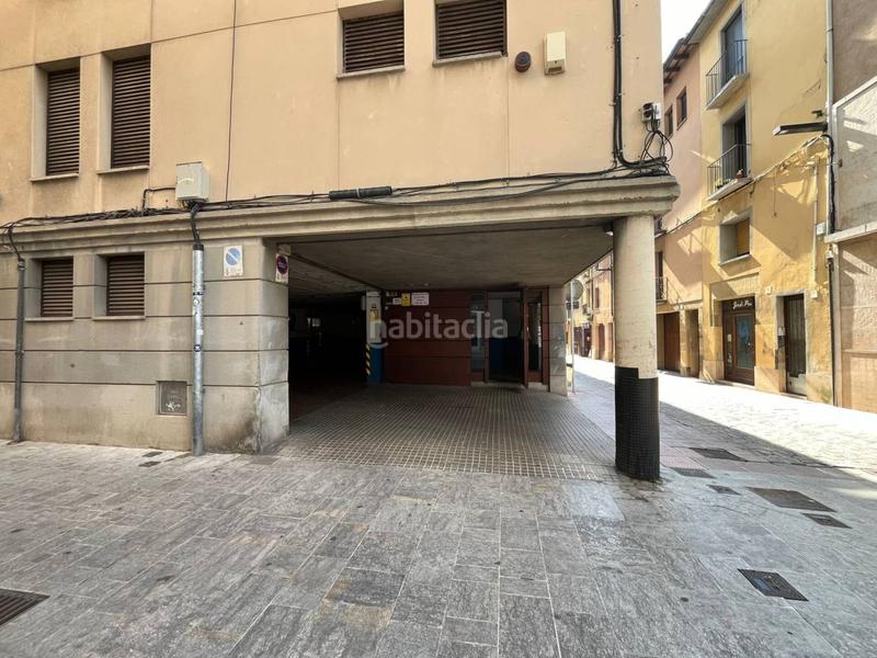 Foto ab66eab3-cd94-48ba-87eb-a42098935a03. Parking voiture dans Centre Vic