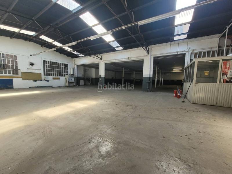 Foto f4f06d9f-5050-441c-b43d-71a9a0477923. Capannone industriale in Torelló