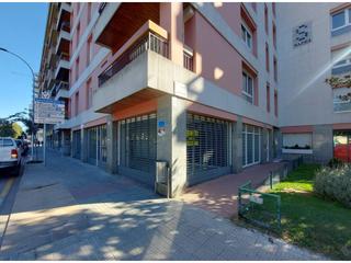 Local Comercial  Flors. Local en venta en vic