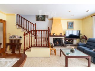 Maison  Calle joan vinyolí. Casa en venta en vic