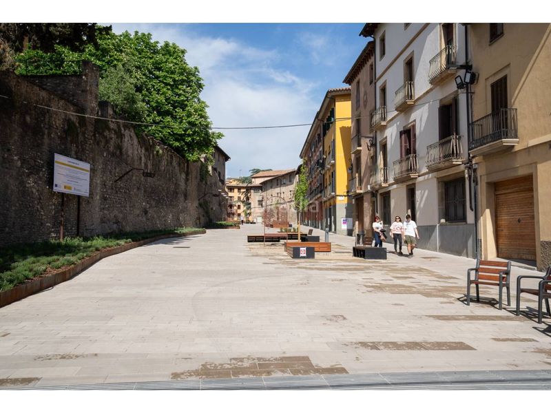 Foto 066d8e6c-69d7-447a-a6e8-1d4387775d4f. Dúplex  en venta en Centre Vic