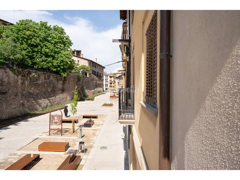 Foto 732631b6-102e-4ad1-aa55-cc96fdae4c23. Dúplex  en venta en Centre Vic