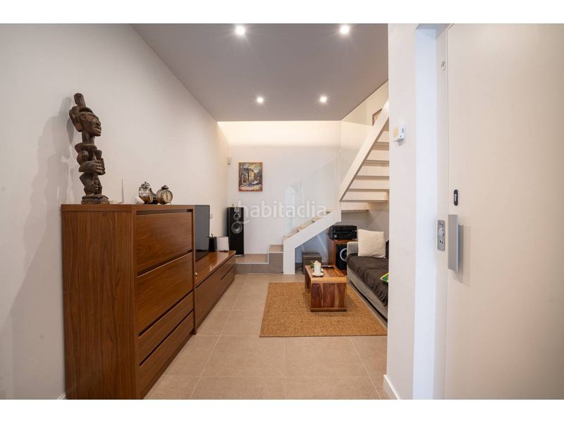 Foto a6b7ba56-be09-45a9-861a-2644cee04c40. Dúplex  en venta en Centre Vic