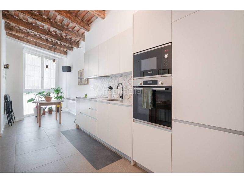 Foto a7317304-99ed-4cc4-be15-76a604b440f0. Dúplex  en venta en Centre Vic